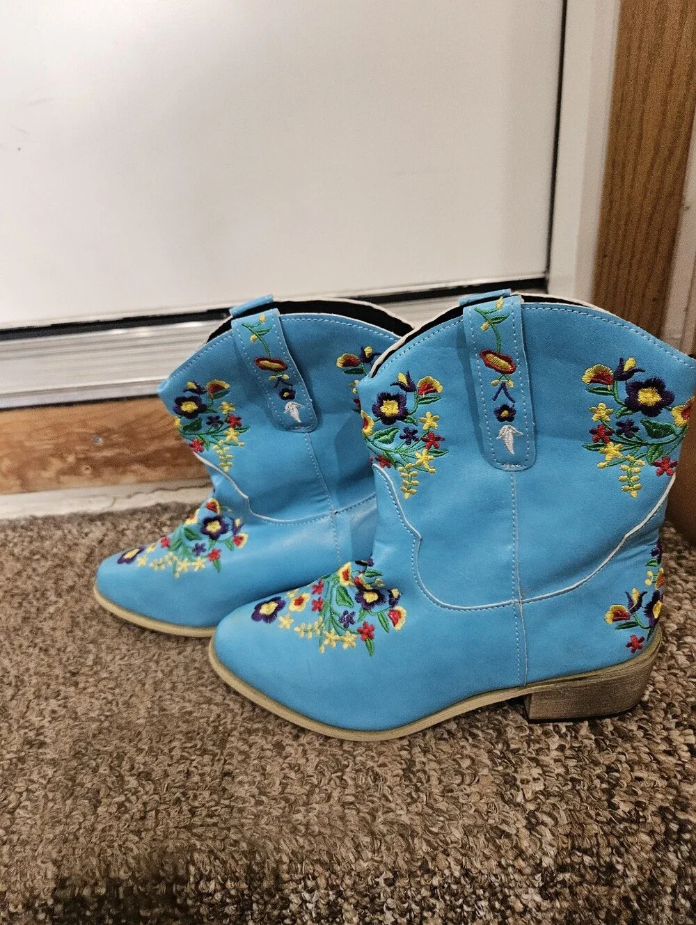 Turquoise Embroidered Western Ankle Boots Size 6.5